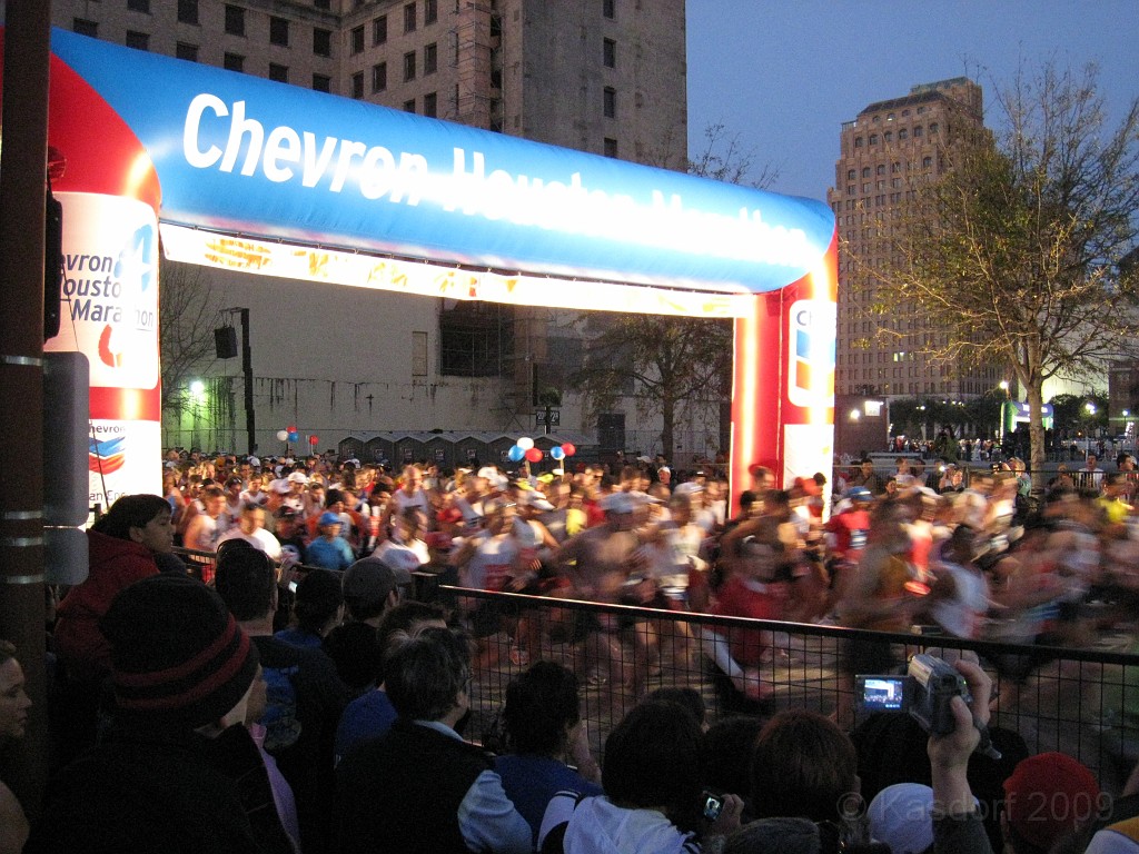 Houston ep5K 2009 0880.jpg - The 2009 Houston elpaso marathon, half marathon and 5K race. I ran in the 5K race on a great weather day! A new PR and lots of activity made a fun weekend.